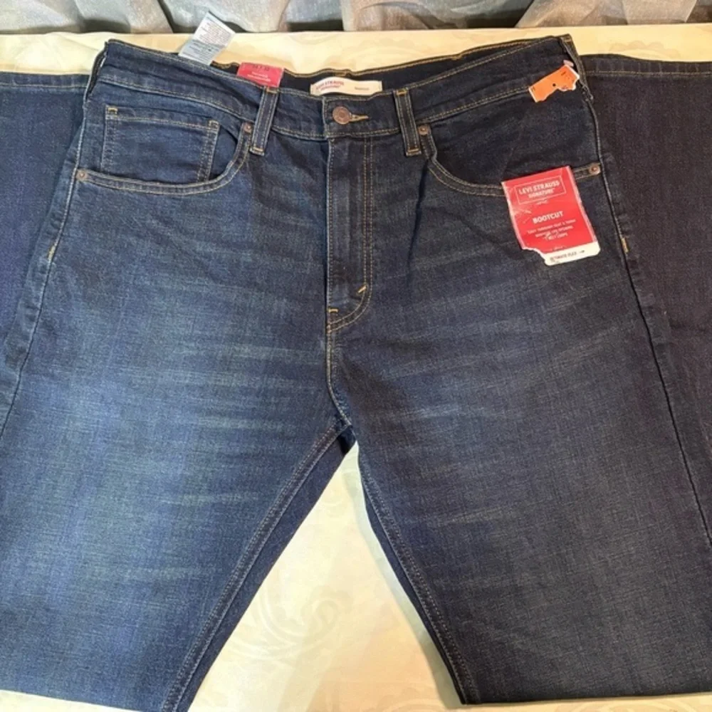 NWT- Levi's Men's Bootcut Jeans - Dark Blue 34X32